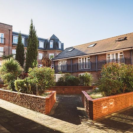 Charming Two Bedroom Apartment With Free Private Parking Leatherhead Exteriér fotografie