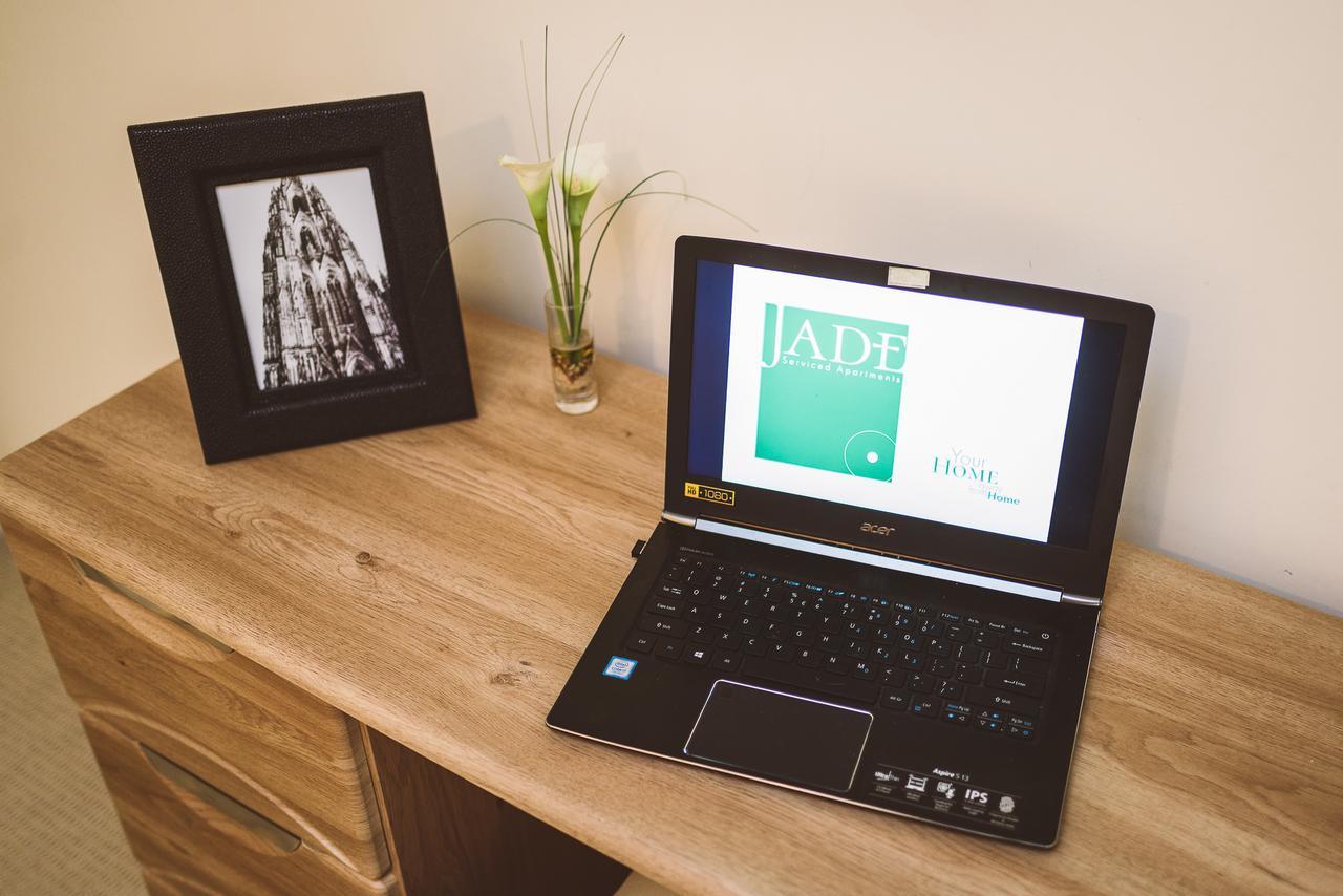 Charming Two Bedroom Apartment With Free Private Parking Leatherhead Exteriér fotografie