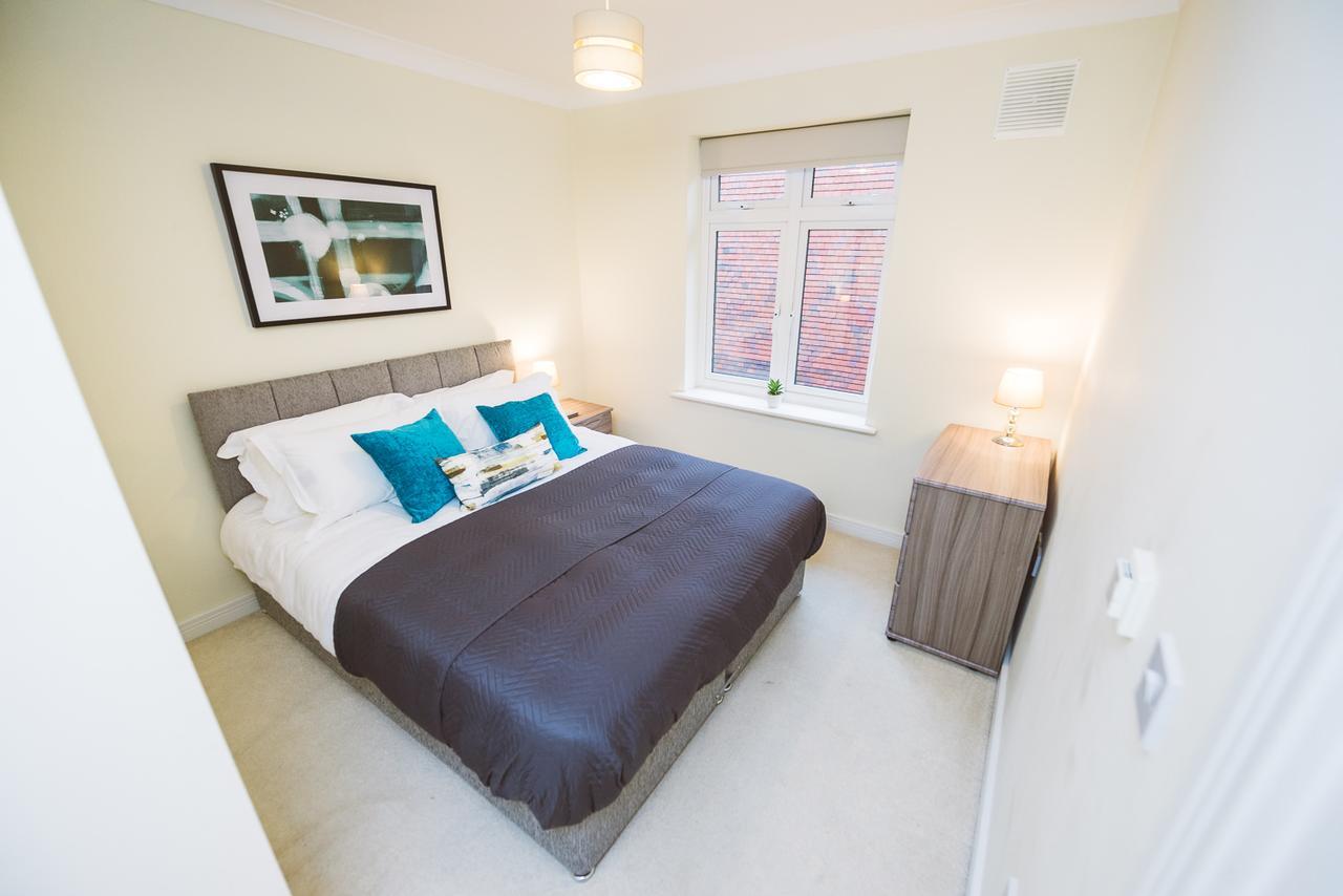 Charming Two Bedroom Apartment With Free Private Parking Leatherhead Exteriér fotografie