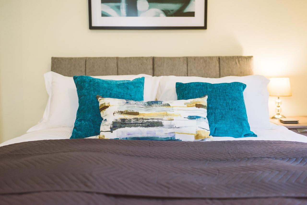 Charming Two Bedroom Apartment With Free Private Parking Leatherhead Exteriér fotografie